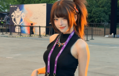 博主小兔娘从网吧Cos兼职到登顶LOL十五周年庆典